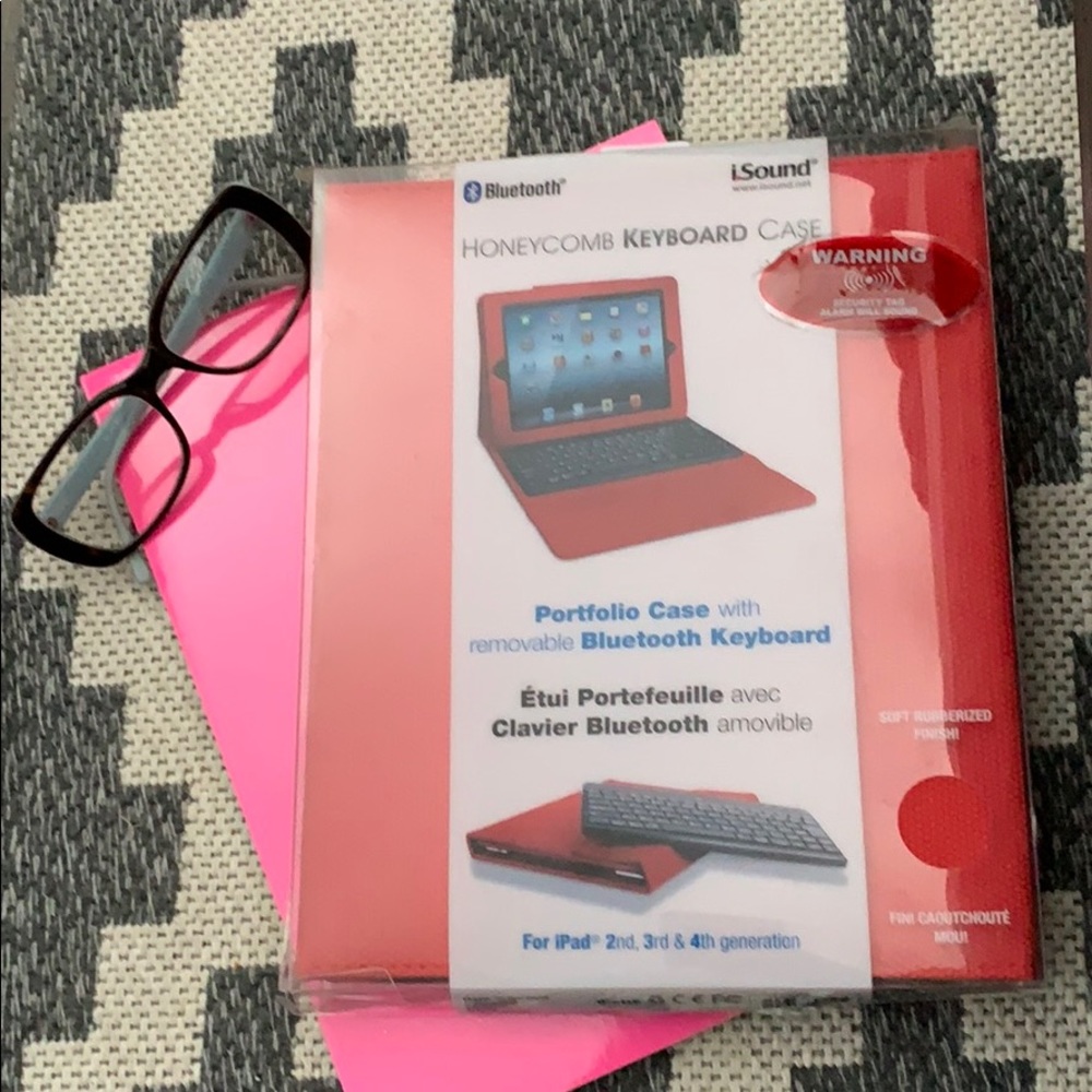 Portfolio case with removable Bluetooth keyboard